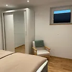 1,5-zimmer, Ausgestattet, 4 Pers, Souterrain, Self Check-in, Parkplatz, Netflix & Amazon Prime Lägenhet Flintsbach