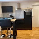 Lägenhet 1,5-zimmer, Ausgestattet, 4 Pers, Souterrain, Self Check-in, Parkplatz, Netflix & Amazon Prime