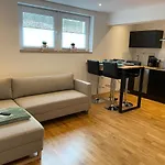 1,5-zimmer, Ausgestattet, 4 Pers, Souterrain, Self Check-in, Parkplatz, Netflix & Amazon Prime Lägenhet *