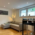 1,5-zimmer, Ausgestattet, 4 Pers, Souterrain, Self Check-in, Parkplatz, Netflix & Amazon Prime *