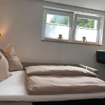 Lägenhet 1,5-zimmer, Ausgestattet, 4 Pers, Souterrain, Self Check-in, Parkplatz, Netflix & Amazon Prime