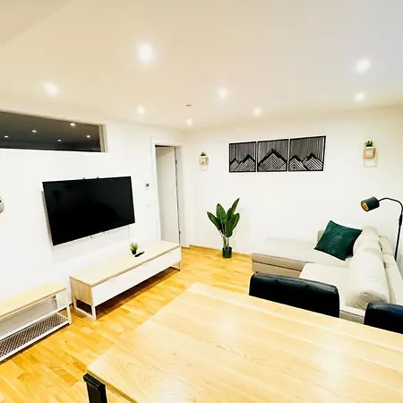 1,5-zimmer, Ausgestattet, 4 Pers, Souterrain, Self Check-in, Parkplatz, Netflix & Amazon Prime Flintsbach
