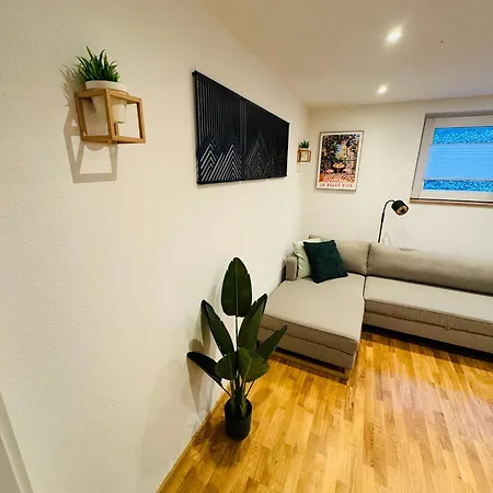 1,5-zimmer, Ausgestattet, 4 Pers, Souterrain, Self Check-in, Parkplatz, Netflix & Amazon Prime Flintsbach