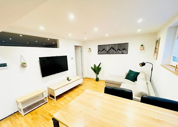 1,5-zimmer, Ausgestattet, 4 Pers, Souterrain, Self Check-in, Parkplatz, Netflix & Amazon Prime Flintsbach