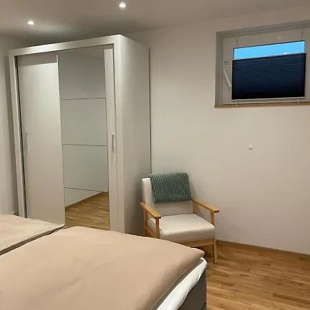1,5-zimmer, Ausgestattet, 4 Pers, Souterrain, Self Check-in, Parkplatz, Netflix & Amazon Prime Apartment Flintsbach
