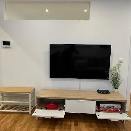 Appartamento 1,5-zimmer, Ausgestattet, 4 Pers, Souterrain, Self Check-in, Parkplatz, Netflix & Amazon Prime Flintsbach am Inn
