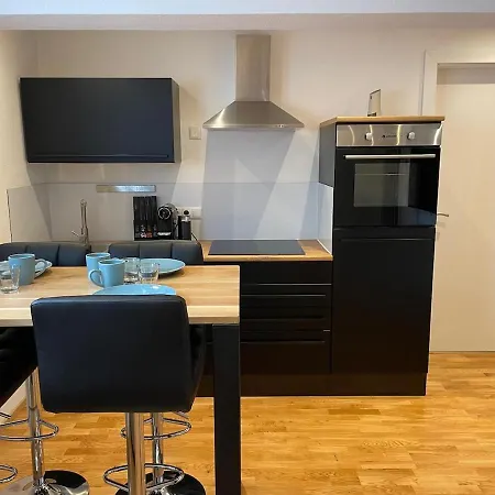 1,5-zimmer, Ausgestattet, 4 Pers, Souterrain, Self Check-in, Parkplatz, Netflix & Amazon Prime Flintsbach