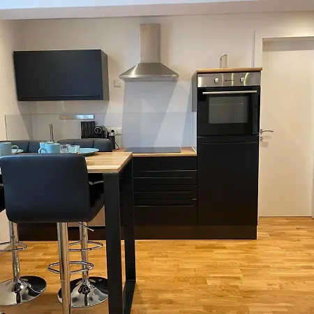 Apartment 1,5-zimmer, Ausgestattet, 4 Pers, Souterrain, Self Check-in, Parkplatz, Netflix & Amazon Prime