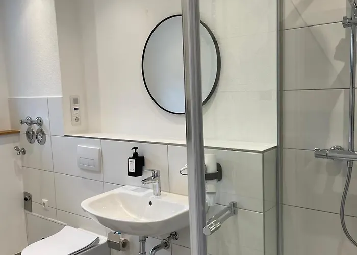 Appartement 1,5-zimmer, Ausgestattet, 4 Pers, Souterrain, Self Check-in, Parkplatz, Netflix & Amazon Prime