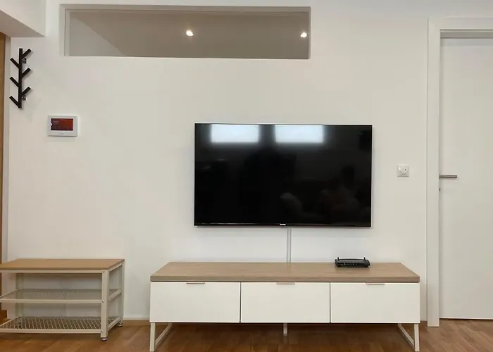 Appartement 1,5-zimmer, Ausgestattet, 4 Pers, Souterrain, Self Check-in, Parkplatz, Netflix & Amazon Prime